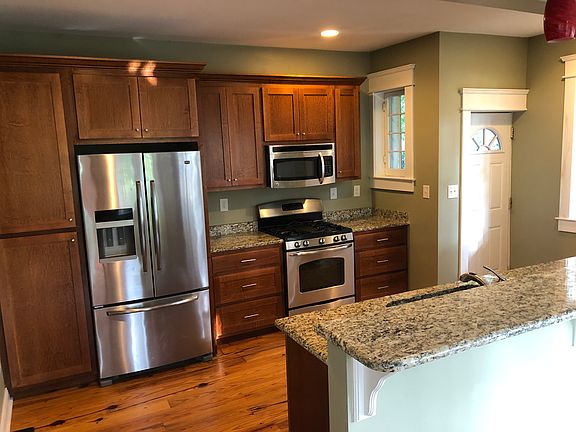 Kitchen (includes dishwasher)