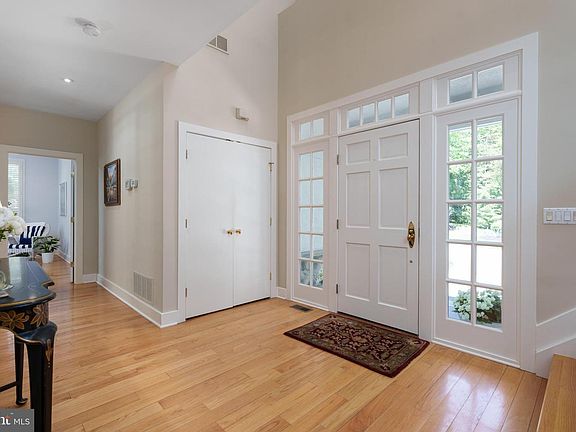 4th image of 23 Derwent Dr