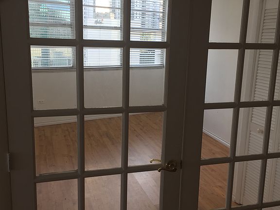 4th image of 999 Brickell Bay Dr APT 1611