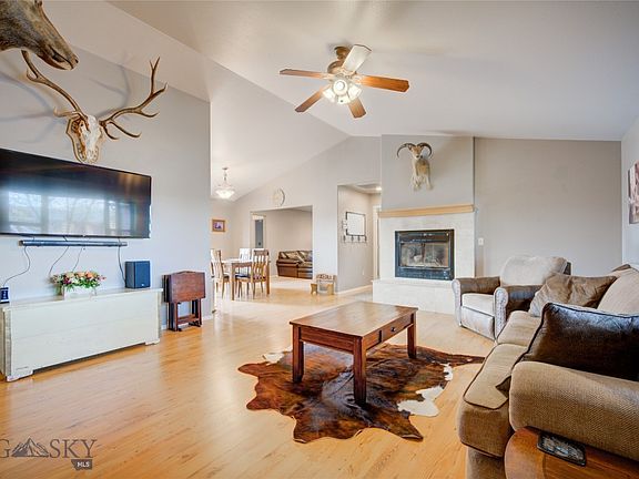3rd image of 343 E Tobiano Trl