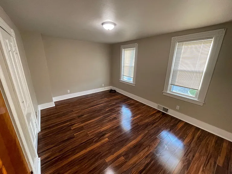 1113 Vine St — Photo 8
