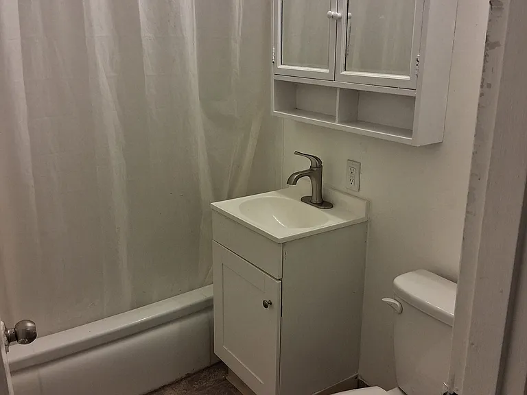 2425 SW Barton St — Photo 5