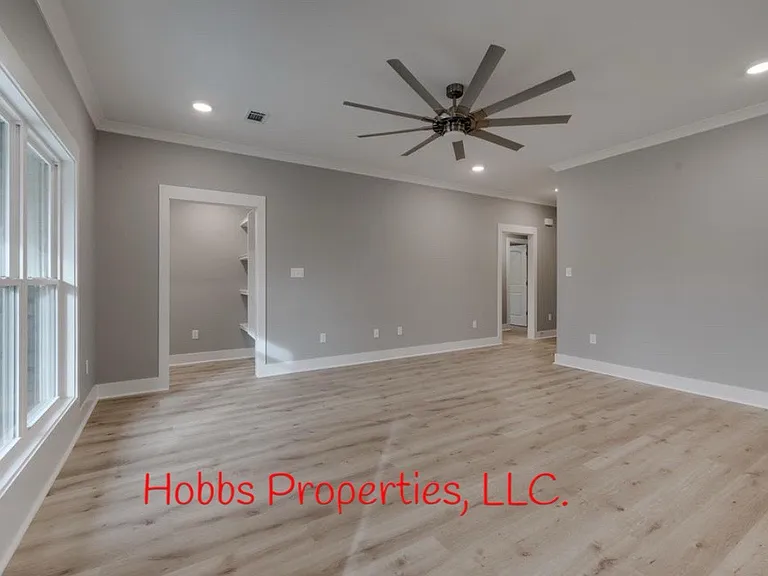 209 N Griffin St — Photo 3