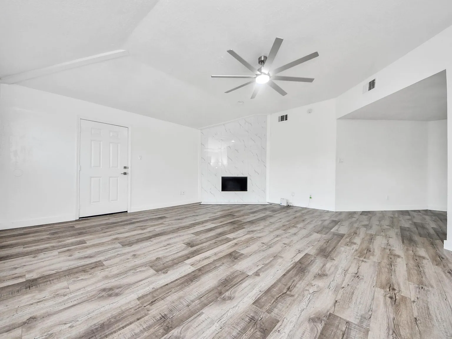 4 bed, 2.0 bath, 1748 sqft, $2,000 — Photo 2