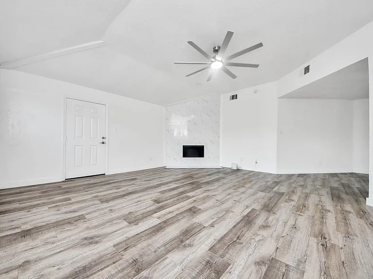 11627 Bowlan Ln — Photo 2