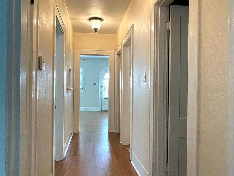 1427 N Woods St — Photo 6