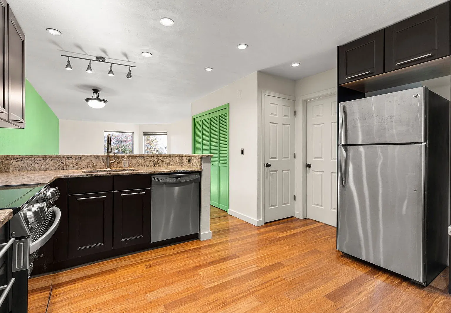 2 bed, 2.0 bath, 897 sqft, $2,150 — Photo 1