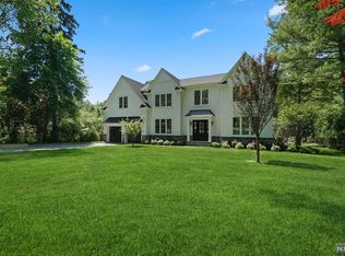 61 Glendale Rd, Park Ridge, NJ 07656