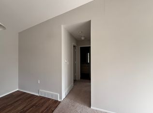 1257 Oxford Manor Ct APT 4, South Lyon, MI 48178