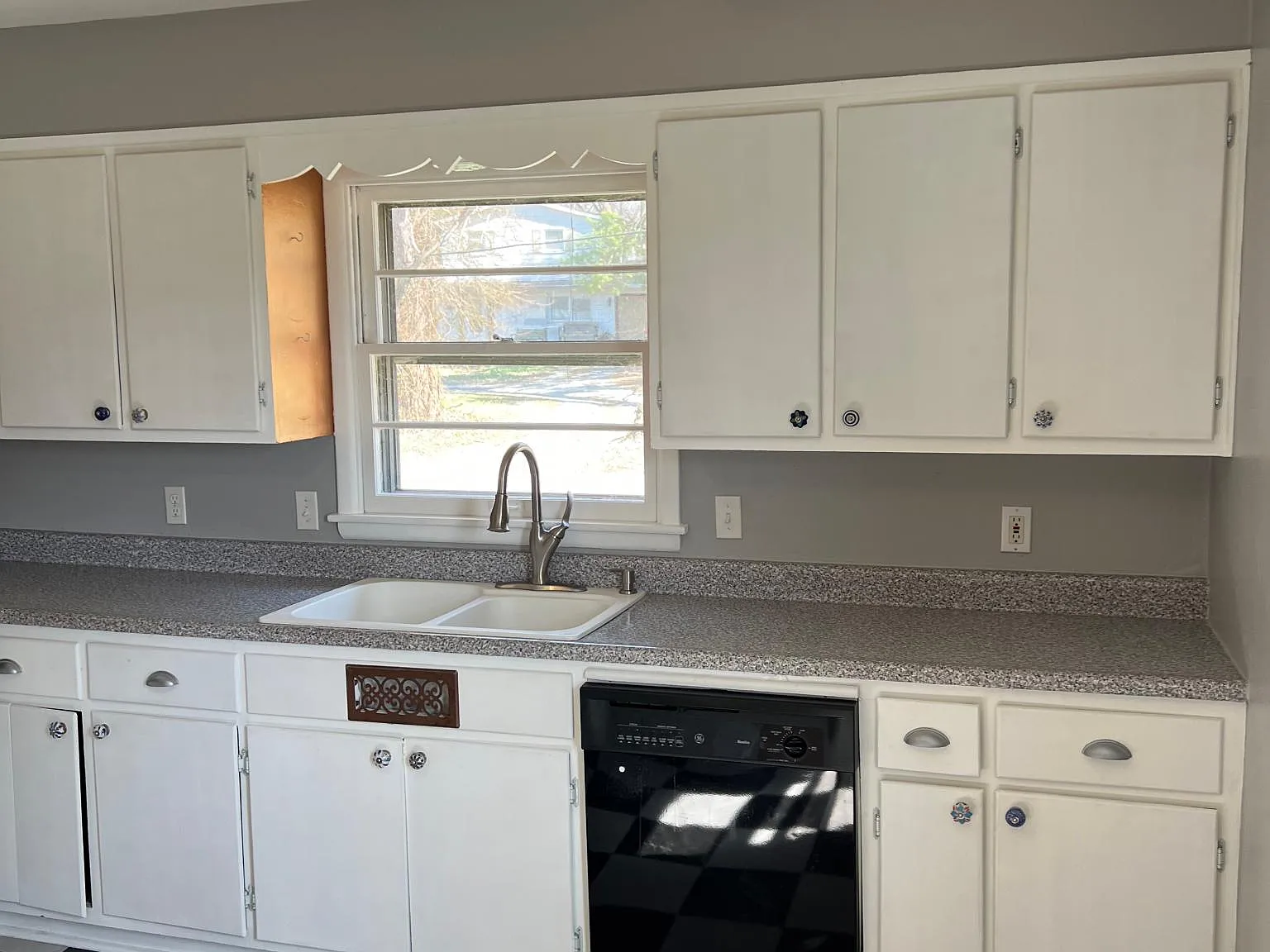 536 Middle St — Photo 4