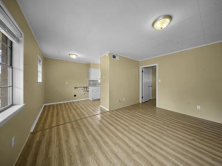 304 Powers St — Photo 4