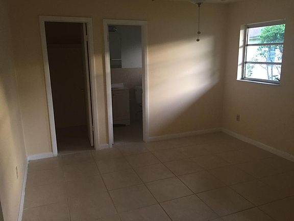 4th image of 1520 NE 118th St