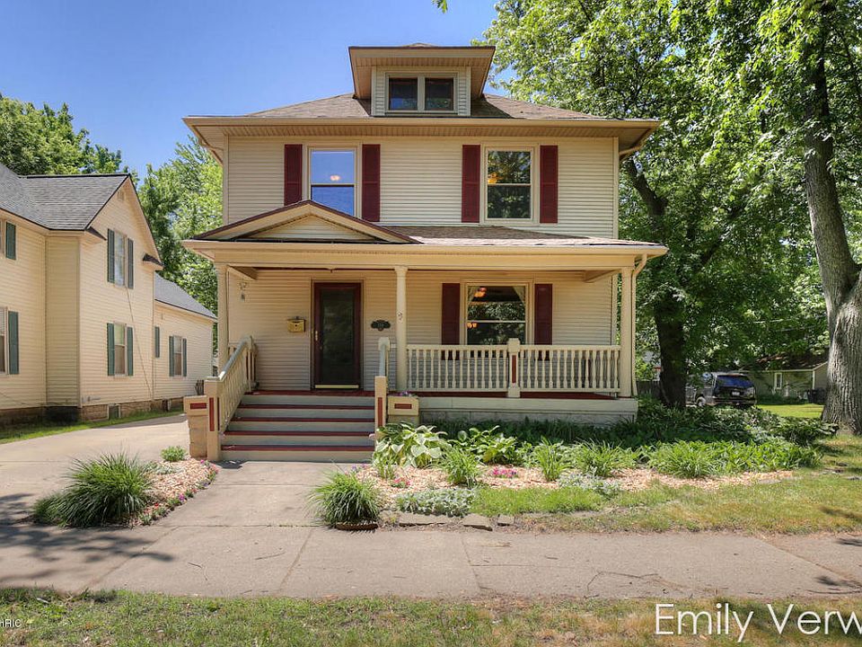 1st image of 118 E 16th St