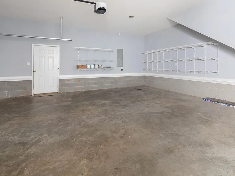 44 Worthington Ln — Photo 17