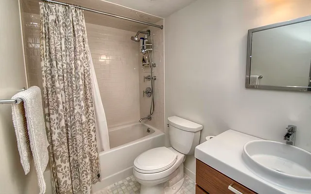 Sold by REMAX Elite | media 8