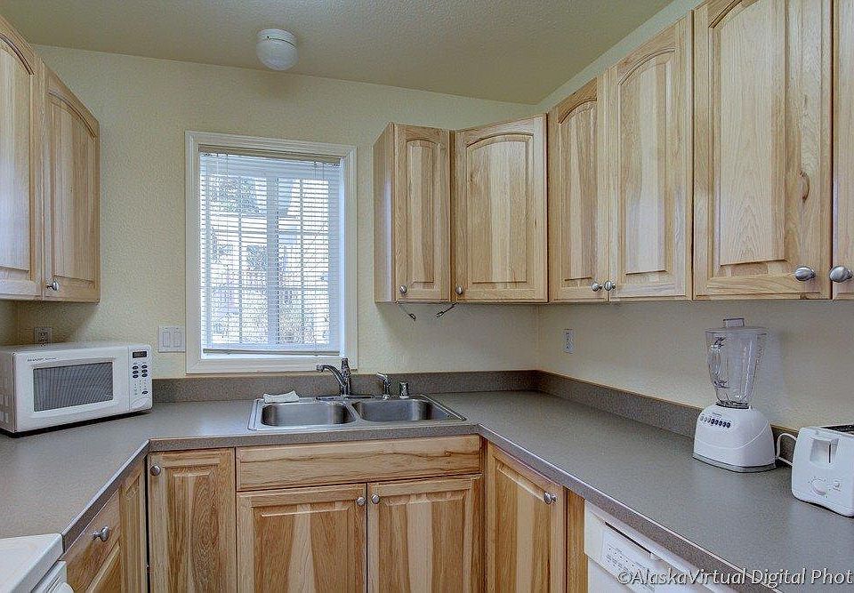 1st image of 513 E 24th Ave