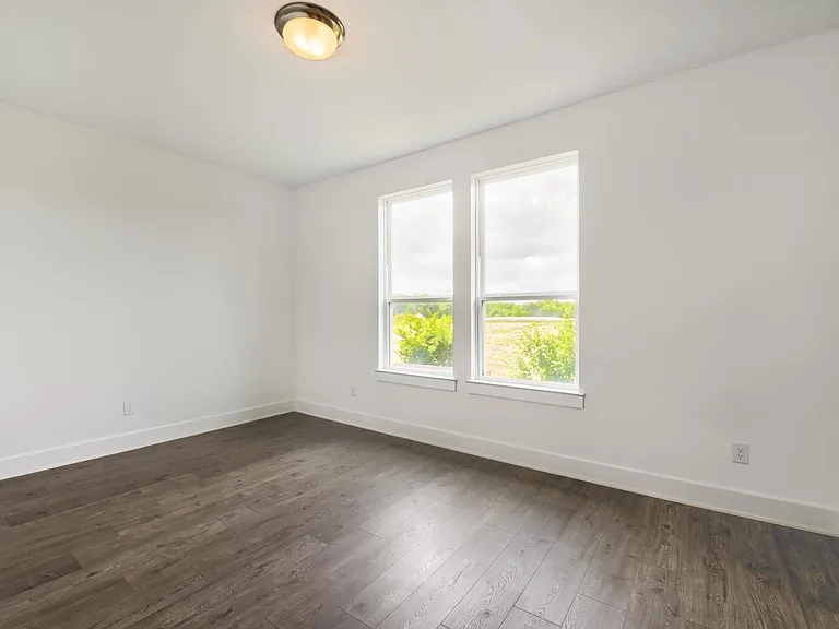 1505 Seeger Dr — Photo 21