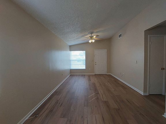 4th image of 1906 Crystal Grove Dr