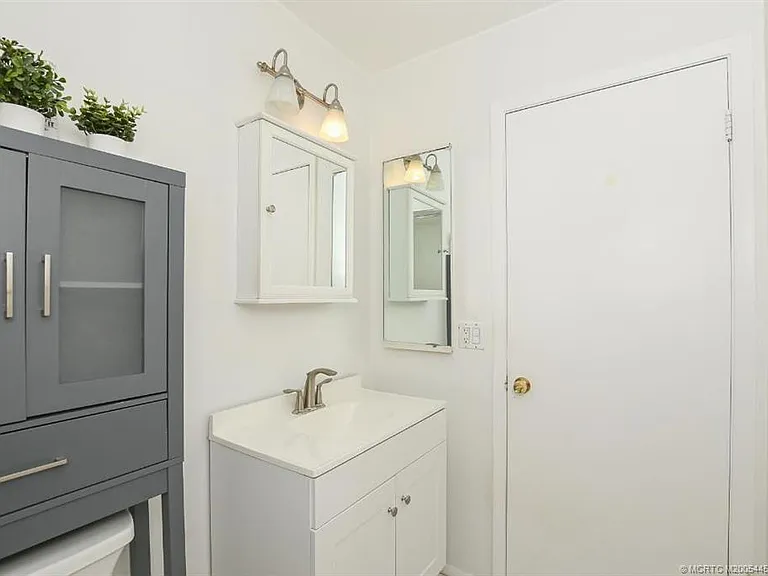 1365 SW Gastador Ave — Photo 22
