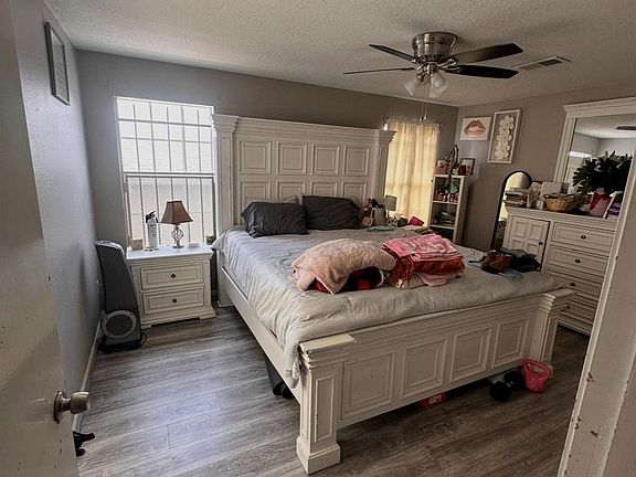 3rd image of 4835 Winfield Rd