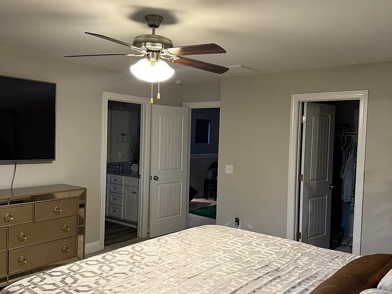 306 Clarendon Ct — Photo 34