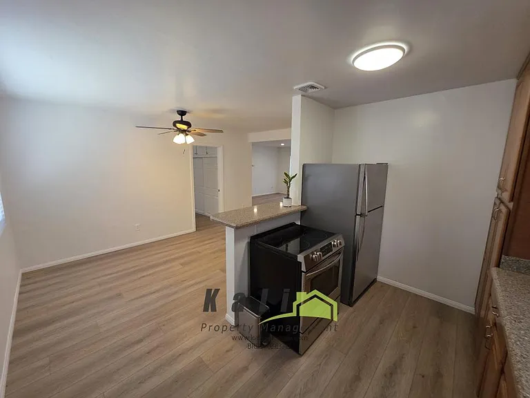910 Saturn Blvd — Photo 4