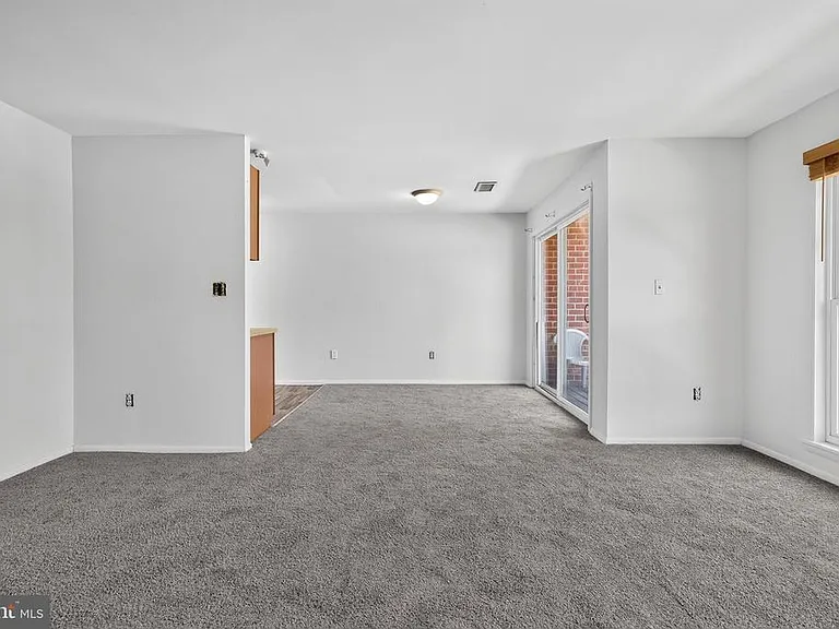 1001 White Oak Rd — Photo 10