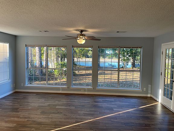 5th image of 718 W Canal Dr
