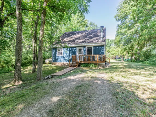 7 N Walnut Dr, Putnam, IL 61560