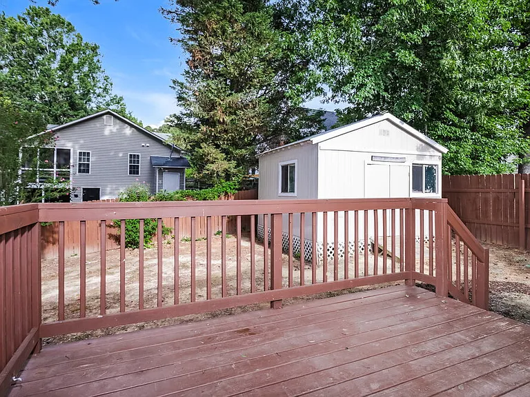 203 Zircon Ln — Photo 17