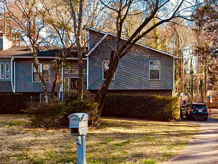 440 Monroe Ct NW — Photo 3