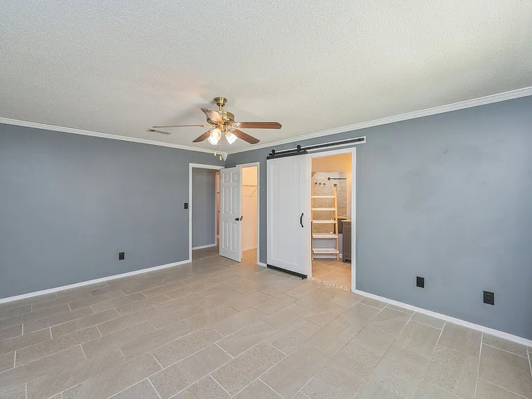 804 Sparkleberry Cv — Photo 16