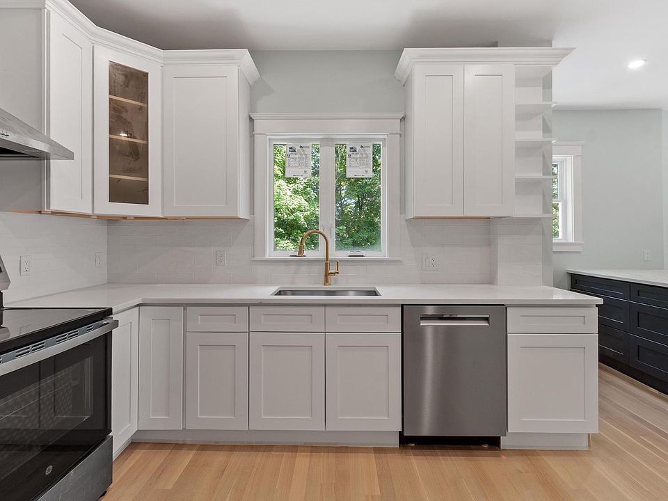 1st image of 61 Warren St Floor 2