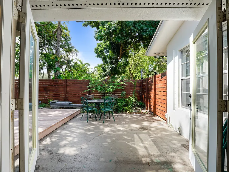 3355 SW 22nd St #1 — Photo 8