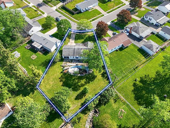 3rd image of 3937 Lexmont Rd S