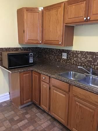 1st image of 823 N Monroe St APT 1