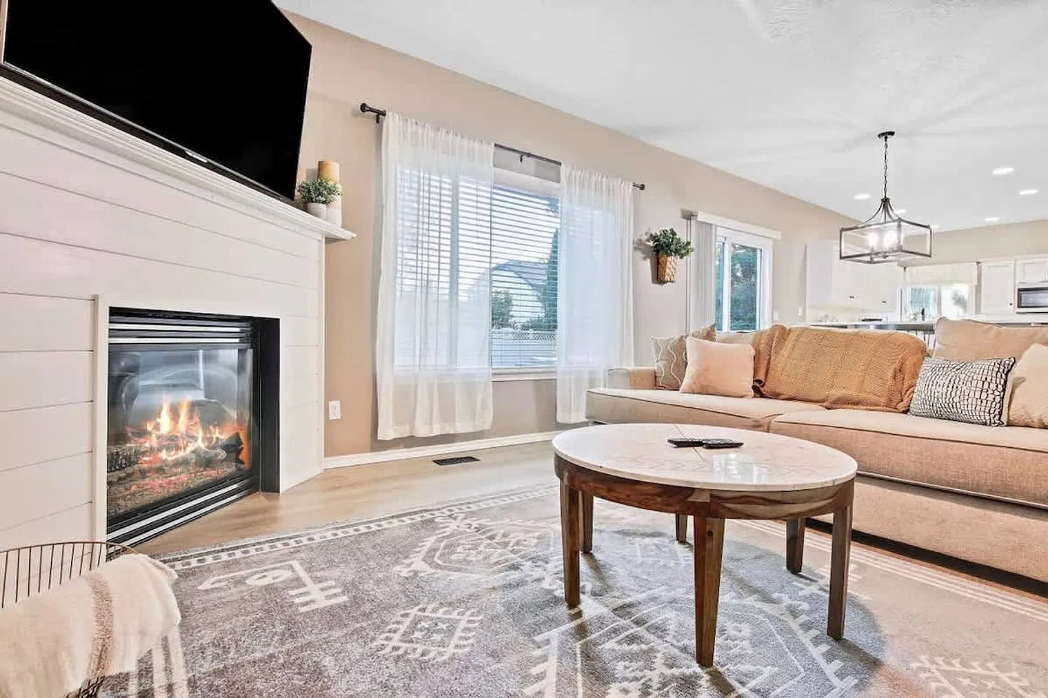 4 bed, 2.0 bath, 742 sqft, $7,101 — Photo 1