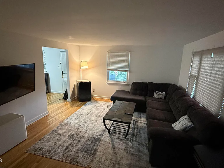 17 Clarence Ave — Photo 5