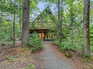 6210 Lakeview Dr, Pocono Pines, PA 18350