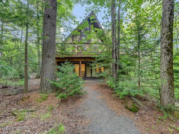 6210 Lakeview Dr, Pocono Pines, PA 18350