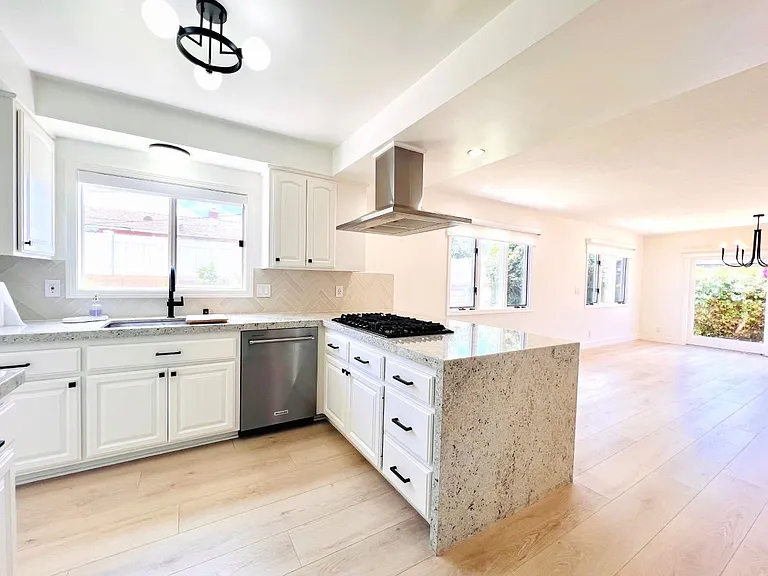 22637 Hickory Ave — Photo 9