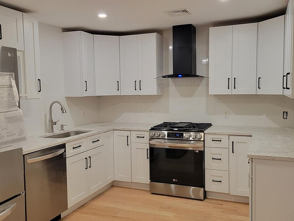 Large Eat in kitchen