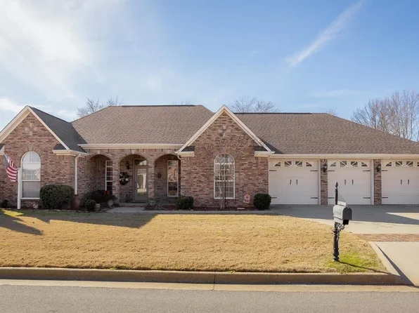 2396 Cypress Way, Muscle Shoals, AL 35661