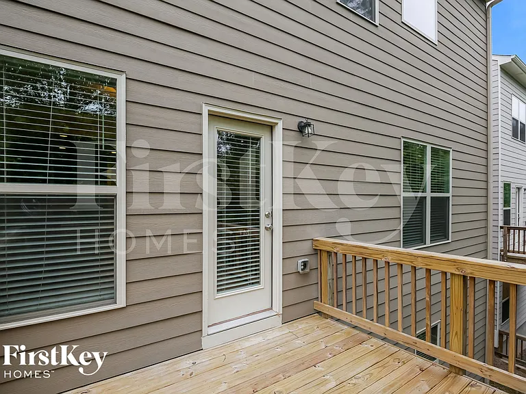 2119 Charcoal Ives Rd — Photo 15