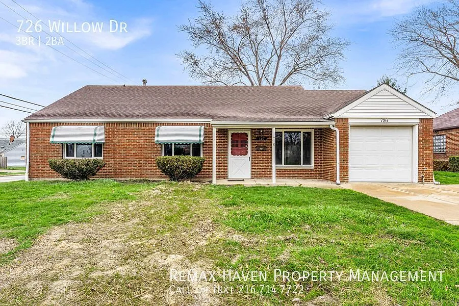 726 Willow Dr photo 1
