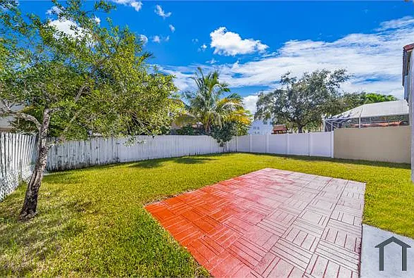 365 NW 153rd Ln — Photo 3