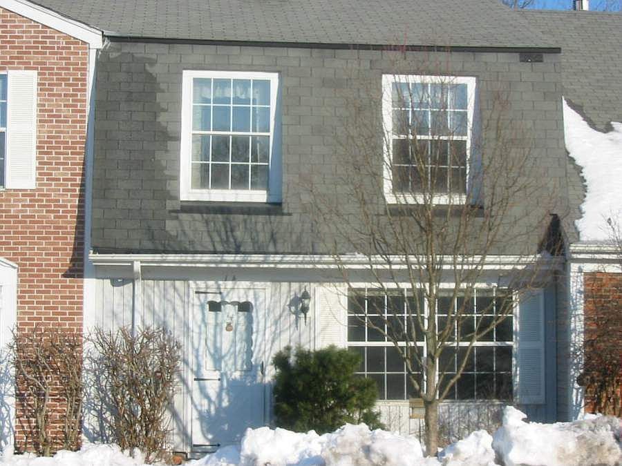 Sharp Townhouse with a Yard!