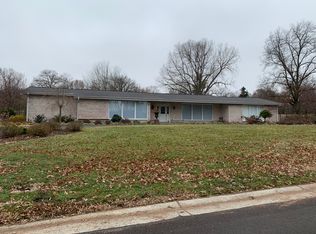 59 E Ladue Estates Dr, Saint Louis, MO 63141
