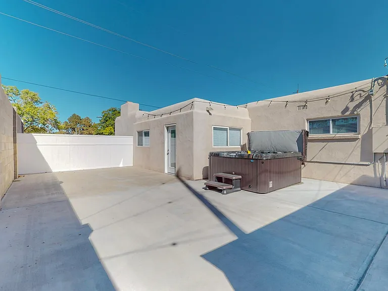 1621 Lafayette Dr NE — Photo 16