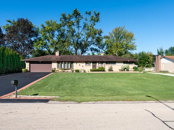 1208 Sherwood Dr, Prospect Heights, IL 60070